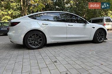 Седан Tesla Model 3 2019 в Львові