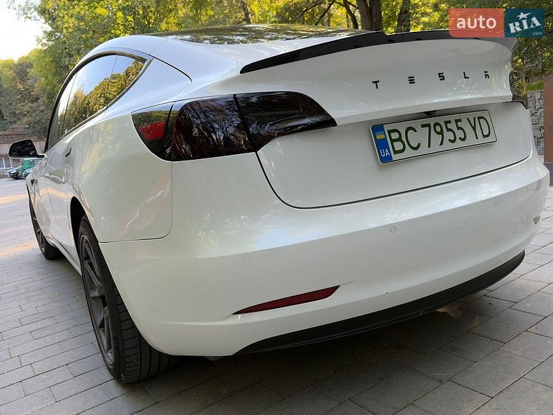 Седан Tesla Model 3 2019 в Львові