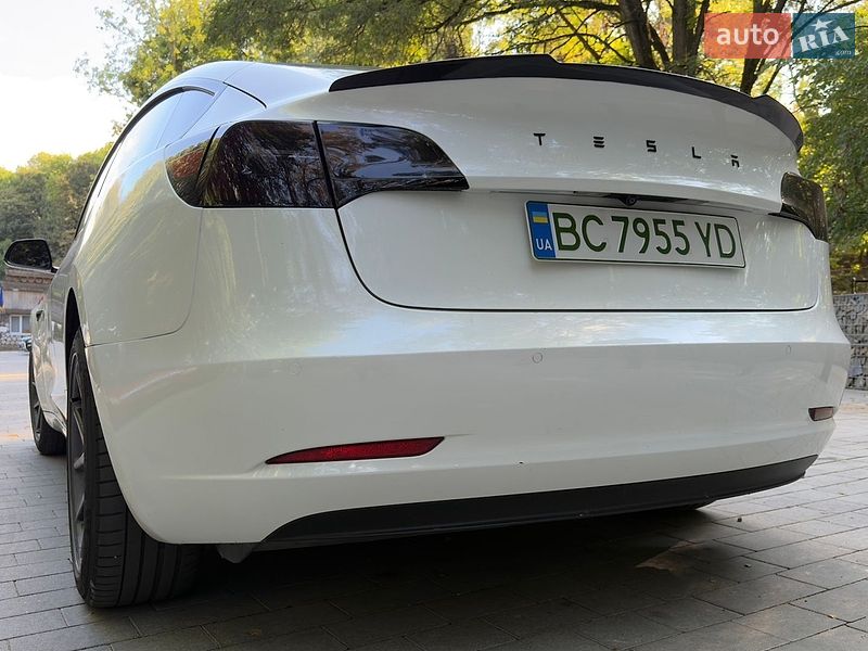 Седан Tesla Model 3 2019 в Львові