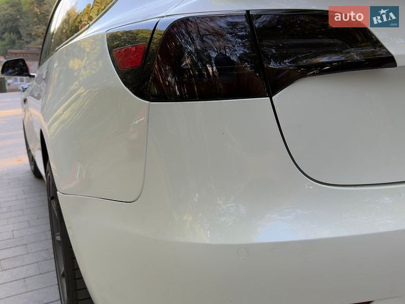 Седан Tesla Model 3 2019 в Львові