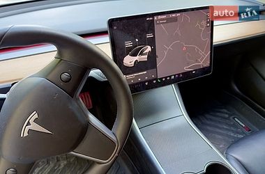 Седан Tesla Model 3 2019 в Львові