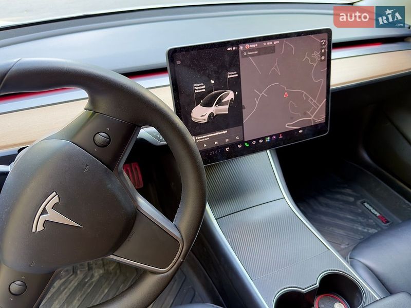 Седан Tesla Model 3 2019 в Львові