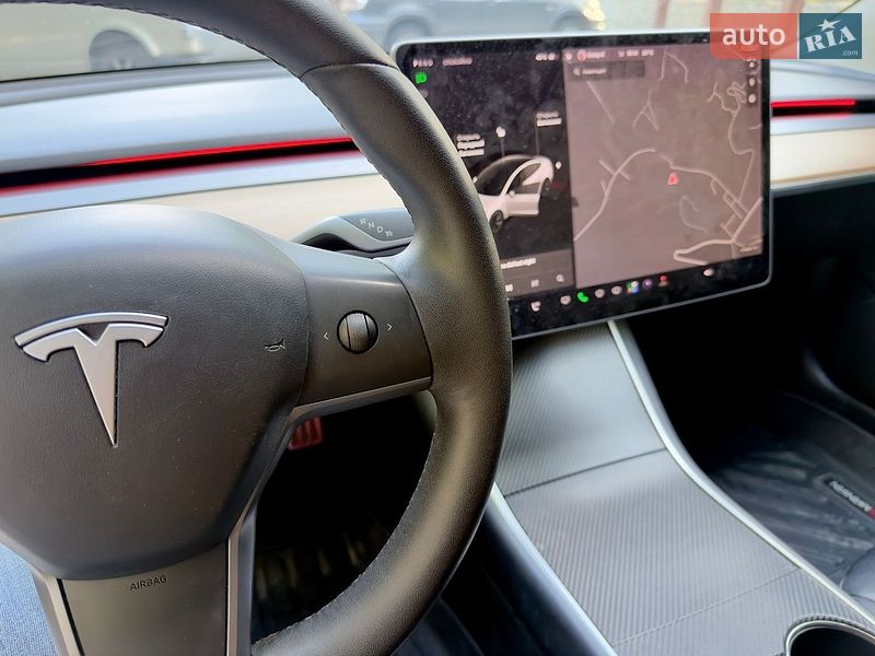 Седан Tesla Model 3 2019 в Львові
