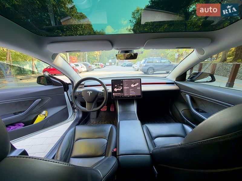 Седан Tesla Model 3 2019 в Львові