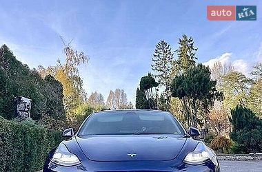 Седан Tesla Model 3 2021 в Львове