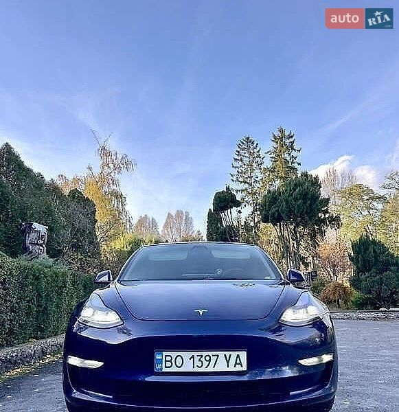 Седан Tesla Model 3 2021 в Львове