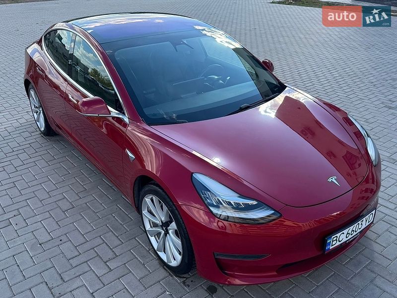 Седан Tesla Model 3 2018 в Ровно