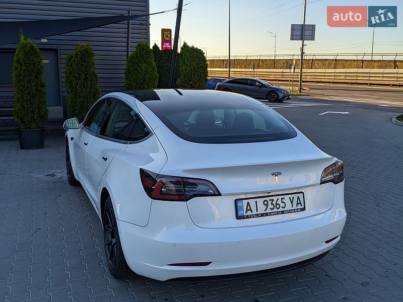 Седан Tesla Model 3 2020 в Києві