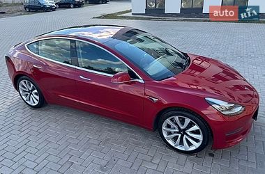 Седан Tesla Model 3 2018 в Ровно