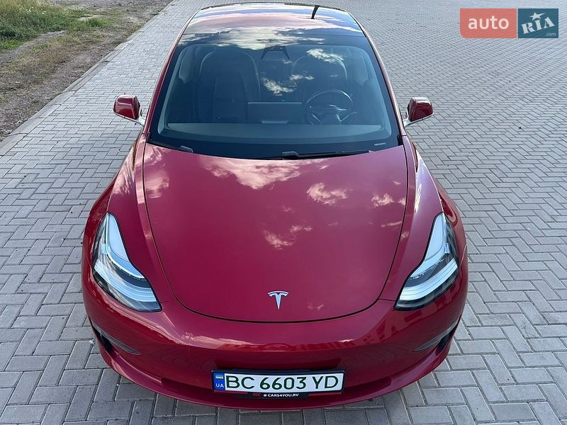 Седан Tesla Model 3 2018 в Ровно