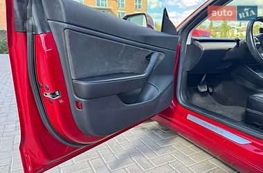 Седан Tesla Model 3 2018 в Ровно