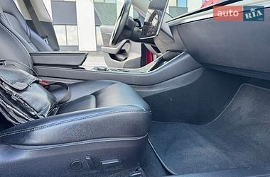 Седан Tesla Model 3 2018 в Ровно