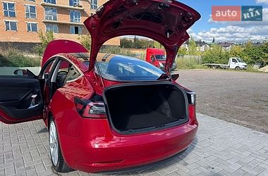 Седан Tesla Model 3 2018 в Ровно