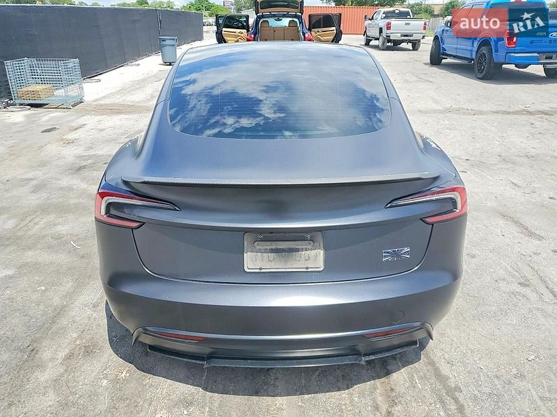 Седан Tesla Model 3 2024 в Львове