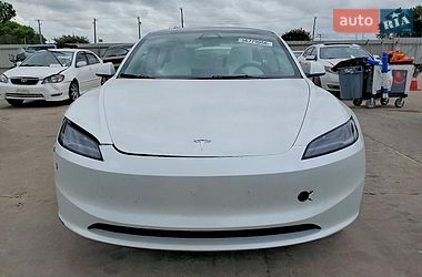 Седан Tesla Model 3 2024 в Львове