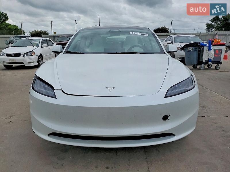 Седан Tesla Model 3 2024 в Львове