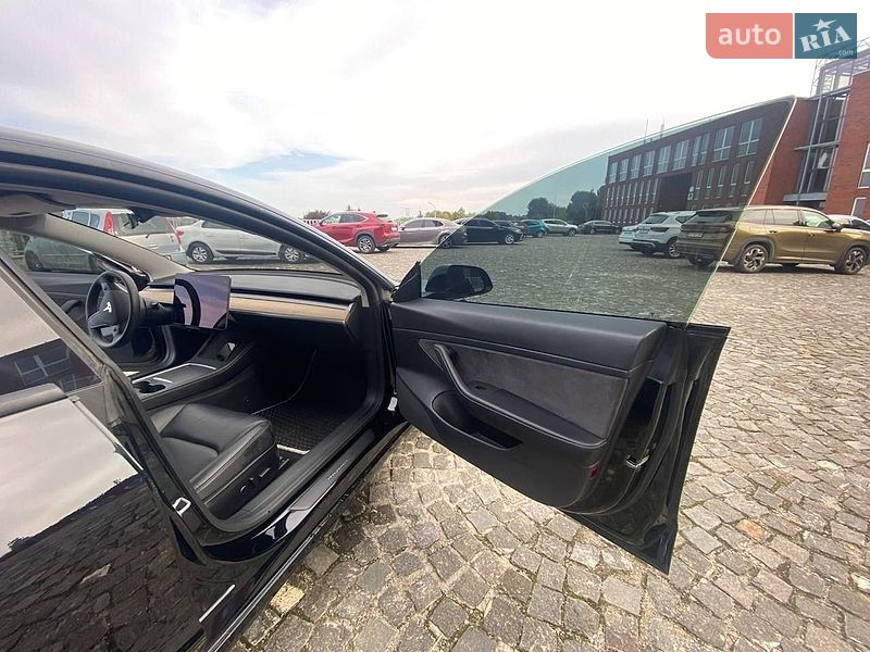 Седан Tesla Model 3 2021 в Днепре