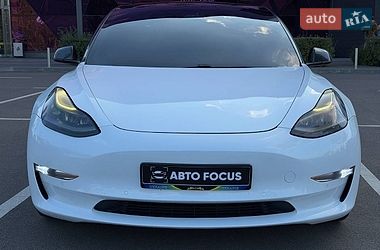 Седан Tesla Model 3 2021 в Киеве