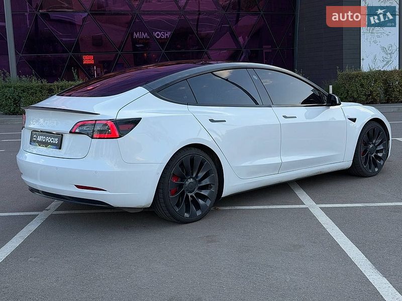 Седан Tesla Model 3 2021 в Киеве