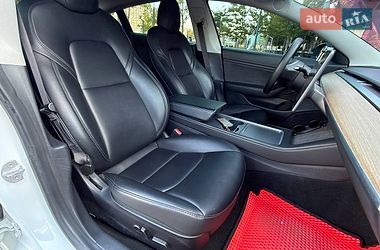 Седан Tesla Model 3 2021 в Киеве