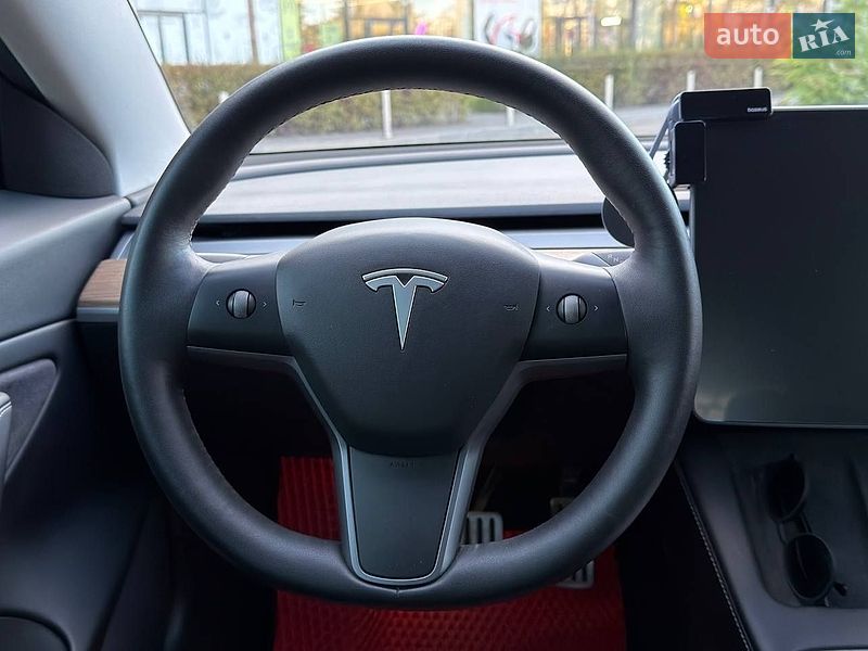 Седан Tesla Model 3 2021 в Киеве