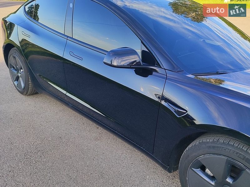 Седан Tesla Model 3 2021 в Краснограді