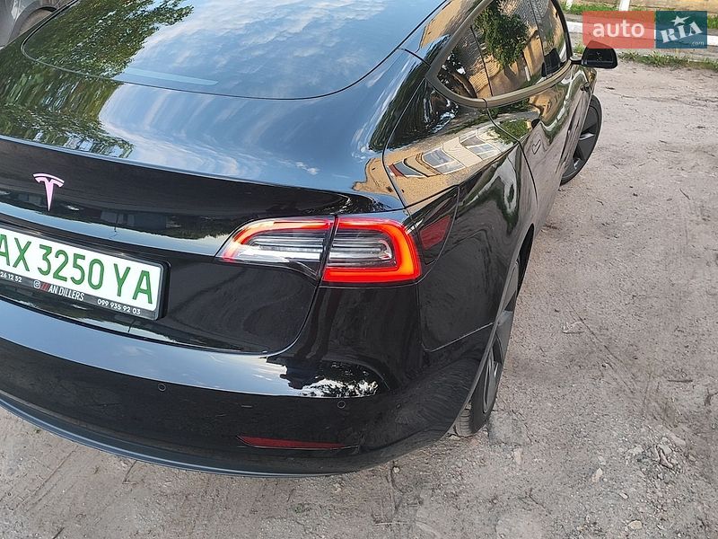 Седан Tesla Model 3 2021 в Краснограді