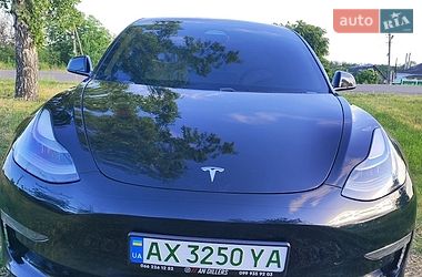 Седан Tesla Model 3 2021 в Краснограді
