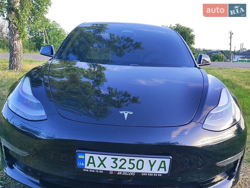 Седан Tesla Model 3 2021 в Краснограді