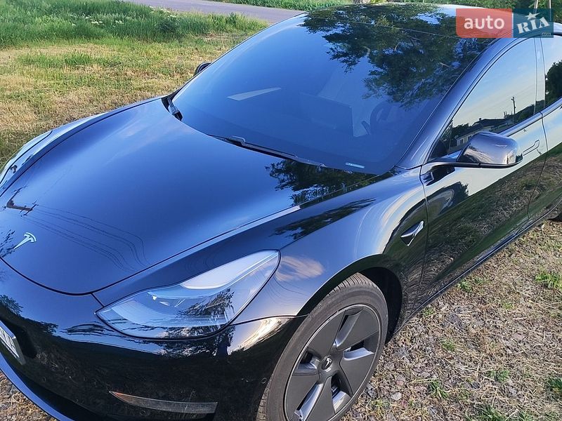 Седан Tesla Model 3 2021 в Краснограді