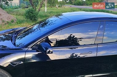 Седан Tesla Model 3 2021 в Краснограді