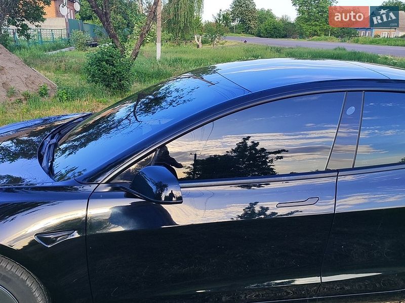 Седан Tesla Model 3 2021 в Краснограді