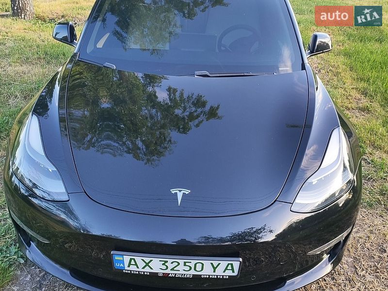Седан Tesla Model 3 2021 в Краснограді