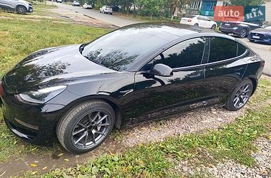Седан Tesla Model 3 2021 в Краснограді