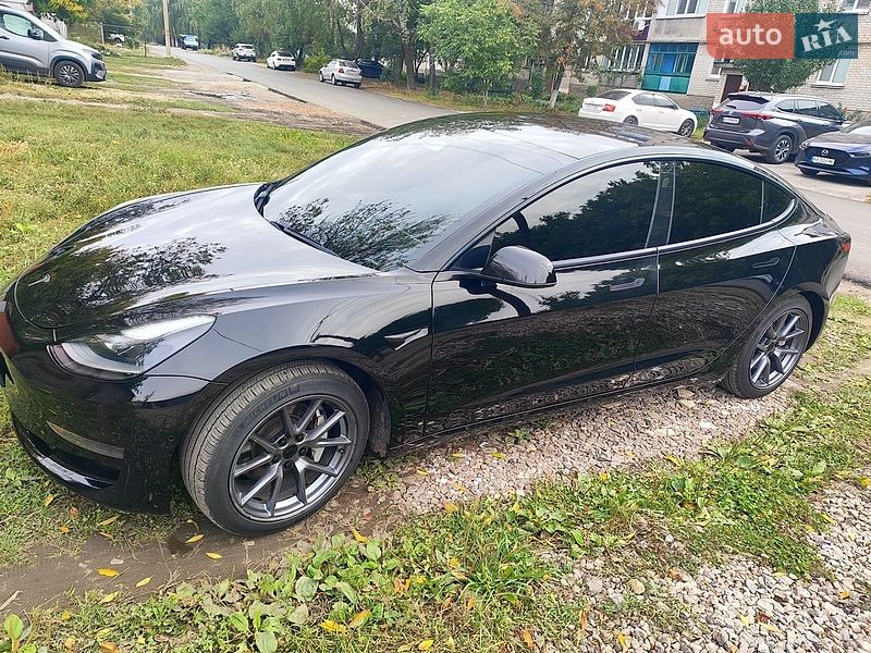 Седан Tesla Model 3 2021 в Краснограді