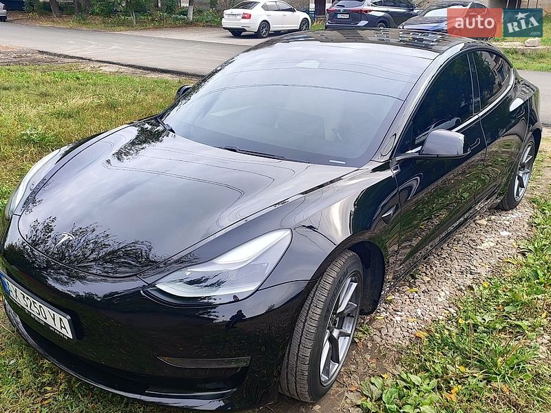 Седан Tesla Model 3 2021 в Краснограді