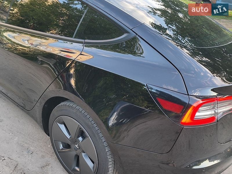 Седан Tesla Model 3 2021 в Краснограді