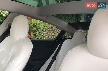 Седан Tesla Model 3 2021 в Краснограді