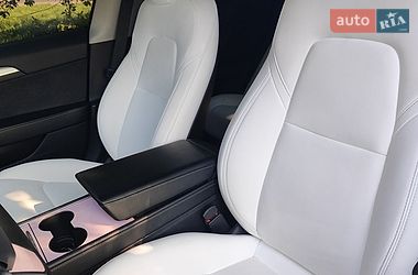 Седан Tesla Model 3 2021 в Краснограді