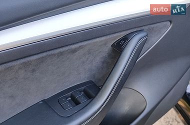 Седан Tesla Model 3 2021 в Краснограді