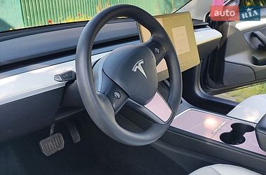 Седан Tesla Model 3 2021 в Краснограді
