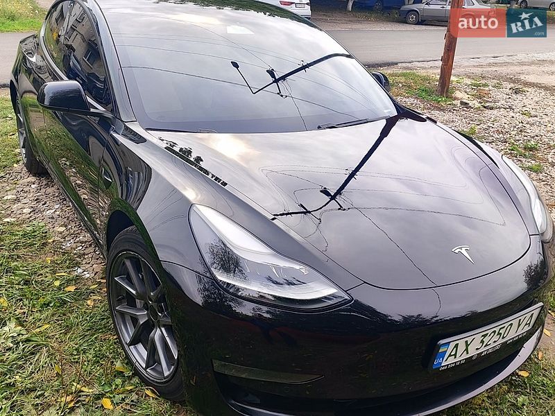 Седан Tesla Model 3 2021 в Краснограді
