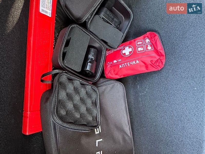 Седан Tesla Model 3 2022 в Гостомеле