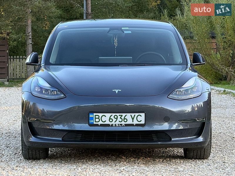 Седан Tesla Model 3 2022 в Самборе