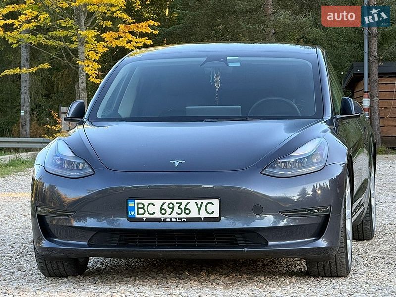 Седан Tesla Model 3 2022 в Самборе