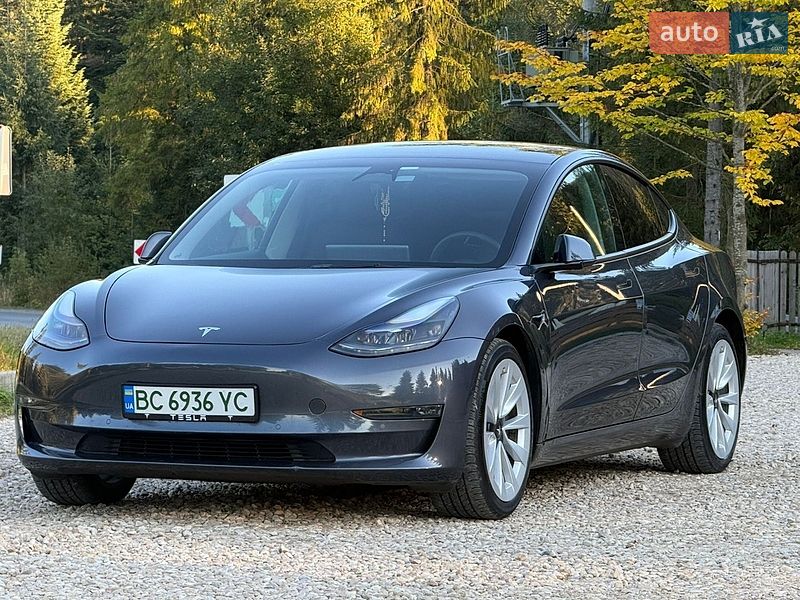 Седан Tesla Model 3 2022 в Самборе
