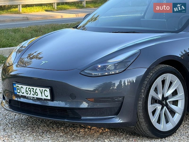 Седан Tesla Model 3 2022 в Самборе