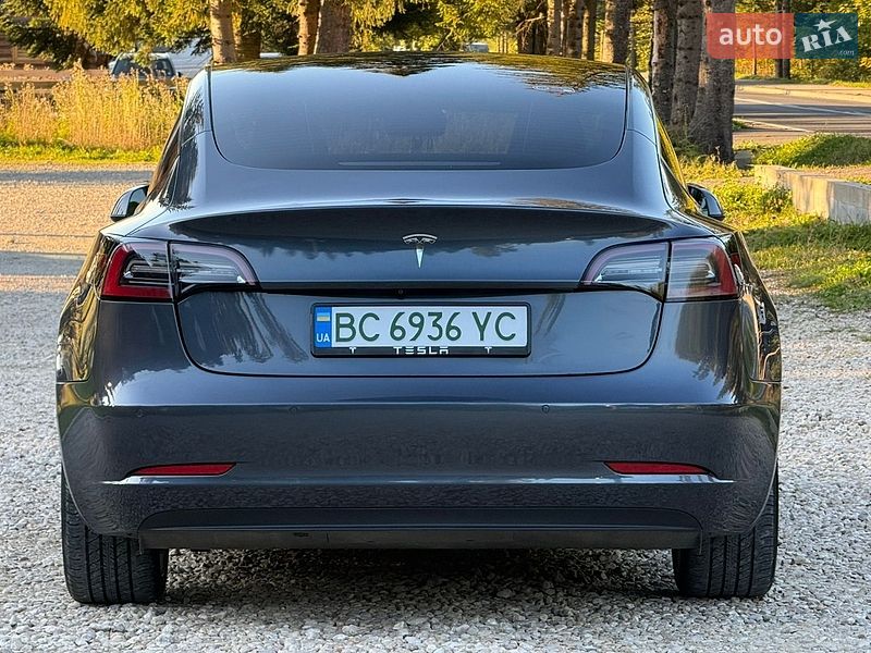 Седан Tesla Model 3 2022 в Самборе