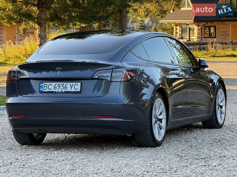 Седан Tesla Model 3 2022 в Самборе
