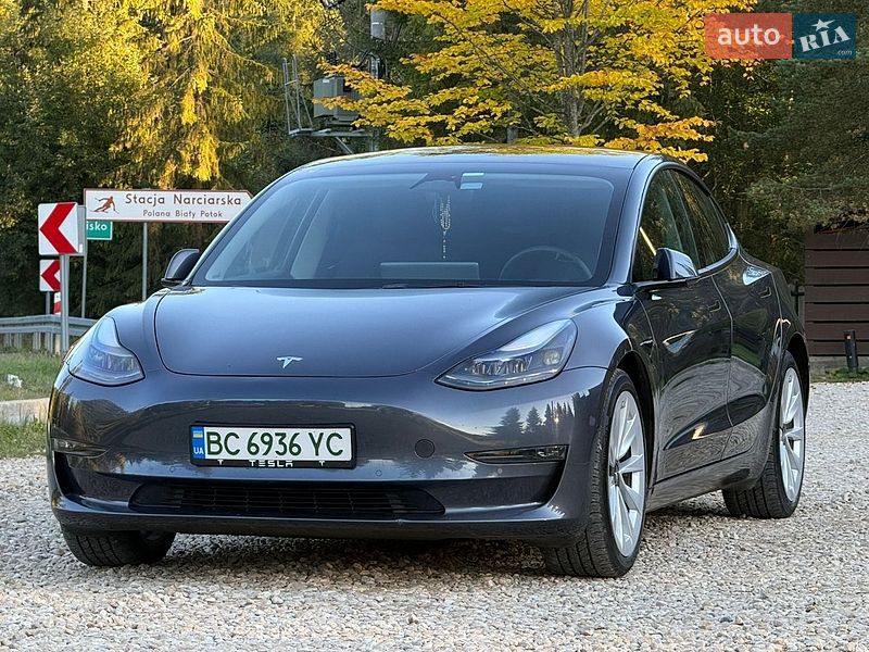 Седан Tesla Model 3 2022 в Самборе